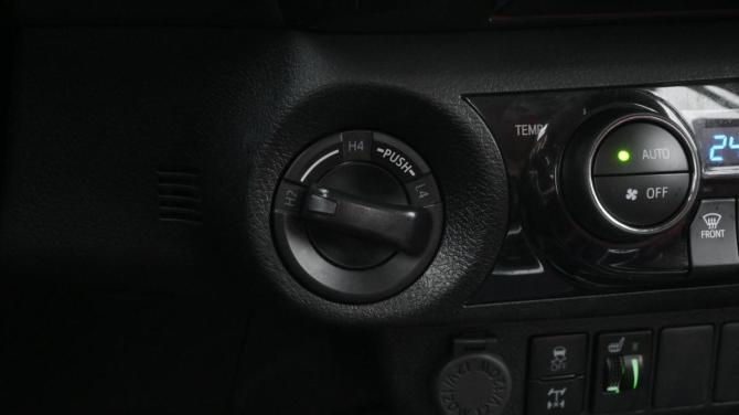 Toyota Hilux VIII Рестайлинг 2 с пробегом 2025 года, цена 7 500 000 рублей, 10 км, пикап, Автокод Объявления