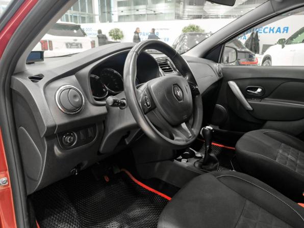 Renault Sandero II с пробегом 2017 года, цена 970 000 рублей, 93002 км, хэтчбек, Автокод Объявления