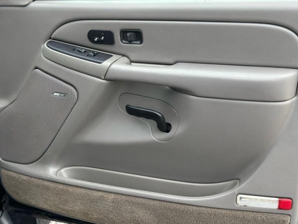 Chevrolet Tahoe II с пробегом 2003 года, цена 1 099 000 рублей, 421000 км, внедорожник, Автокод Объявления