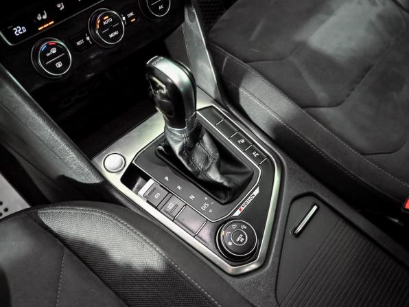 Volkswagen Tiguan II с пробегом 2018 года, цена 3 090 000 рублей, 89364 км, внедорожник, Автокод Объявления