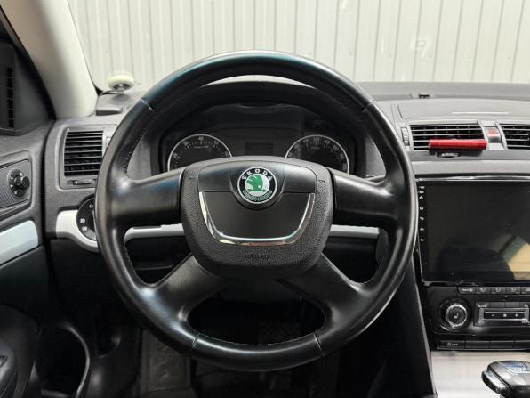 Skoda Octavia II (A5) Рестайлинг с пробегом 2011 года, цена 868 000 рублей, 176287 км, лифтбек, Автокод Объявления