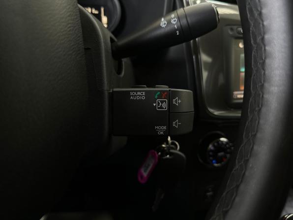 Renault Logan II Рестайлинг с пробегом 2019 года, цена 1 350 000 рублей, 99430 км, седан, Автокод Объявления