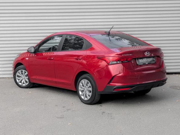 Hyundai Solaris II Рестайлинг с пробегом 2022 года, цена 1 680 000 рублей, 55981 км, седан, Автокод Объявления