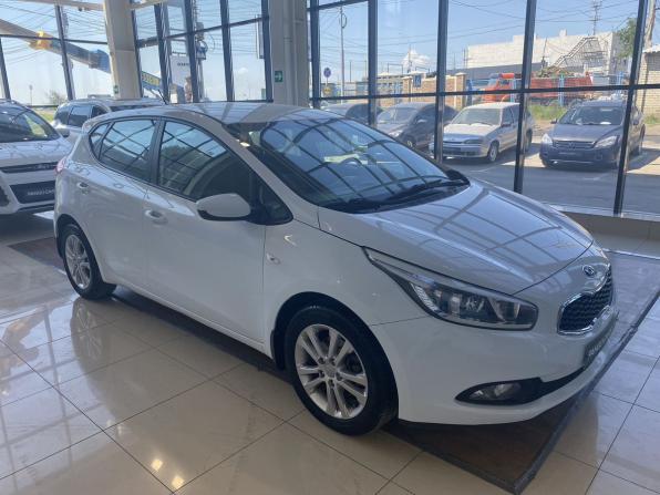 Kia Ceed II с пробегом 2013 года, цена 1 065 000 рублей, 140942 км, хэтчбек, Автокод Объявления