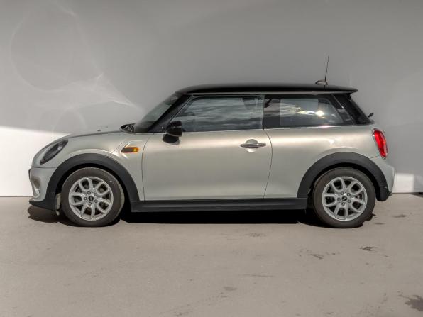 Mini Hatch III (F55/F56) Рестайлинг с пробегом 2018 года, цена 1 800 000 рублей, 73652 км, хэтчбек, Автокод Объявления