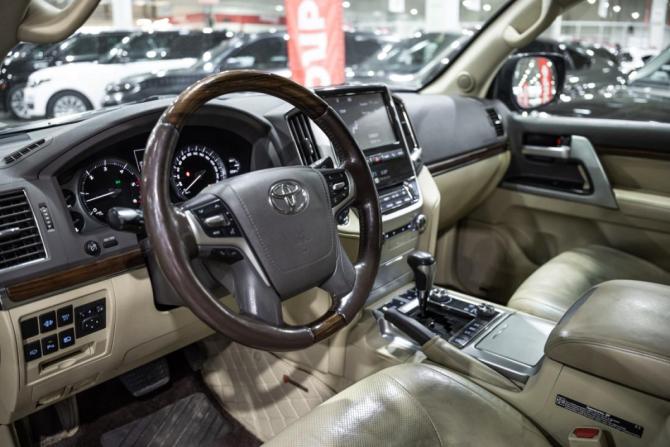 Toyota Land Cruiser 200 Series Рестайлинг 2 с пробегом 2015 года, цена 4 657 436 рублей, 301456 км, внедорожник, Автокод Объявления