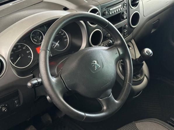 Peugeot Partner II Рестайлинг 2 с пробегом 2016 года, цена 850 000 рублей, 233522 км, компактвэн, Автокод Объявления
