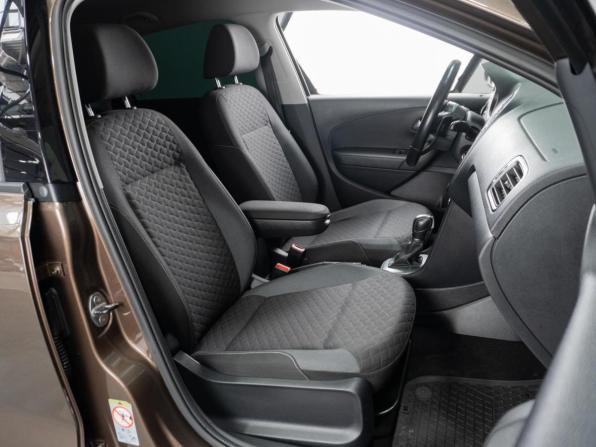 Volkswagen Polo V Рестайлинг с пробегом 2018 года, цена 1 479 000 рублей, 124513 км, седан, Автокод Объявления