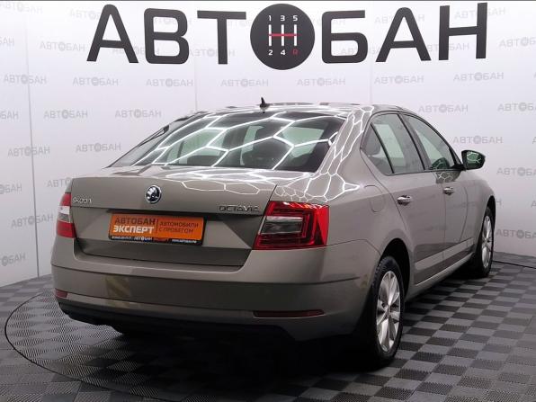 Skoda Octavia III (A7) Рестайлинг с пробегом 2018 года, цена 1 640 000 рублей, 129477 км, лифтбек, Автокод Объявления