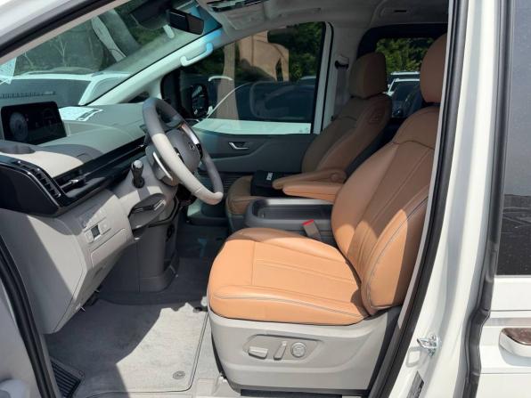 Hyundai Staria I с пробегом 2025 года, цена 9 490 000 рублей, 8000 км, минивэн, Автокод Объявления