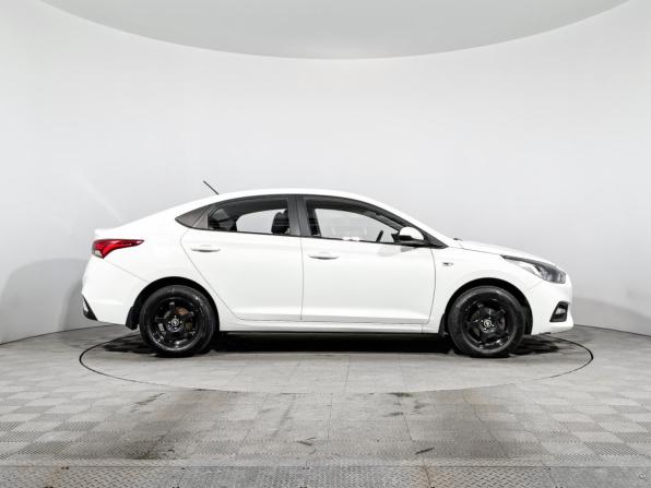 Hyundai Solaris II с пробегом 2017 года, цена 1 362 000 рублей, 100300 км, седан, Автокод Объявления