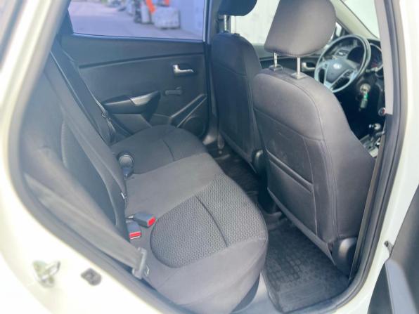 Kia Rio III Рестайлинг с пробегом 2015 года, цена 1 120 000 рублей, 135000 км, хэтчбек, Автокод Объявления