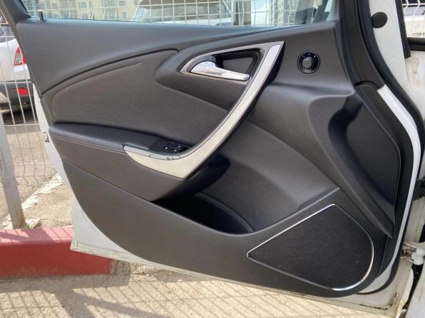 Opel Astra J с пробегом 2010 года, цена 688 750 рублей, 133340 км, хэтчбек, Автокод Объявления