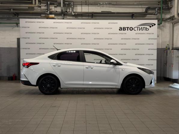 Hyundai Solaris II Рестайлинг с пробегом 2022 года, цена 1 399 000 рублей, 71500 км, седан, Автокод Объявления