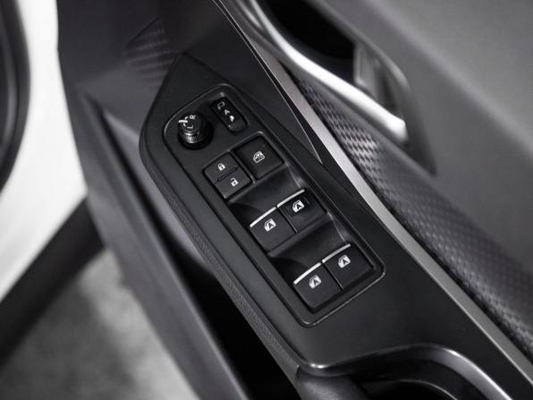 Toyota C-HR I с пробегом 2017 года, цена 1 700 000 рублей, 109476 км, внедорожник, Автокод Объявления