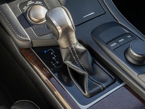 Lexus ES VI Рестайлинг с пробегом 2017 года, цена 2 898 000 рублей, 92047 км, седан, Автокод Объявления