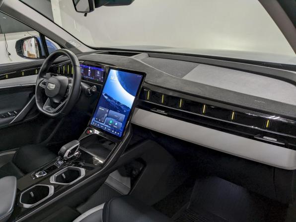 Geely Atlas II с пробегом 2024 года, цена 2 450 000 рублей, 19905 км, внедорожник, Автокод Объявления