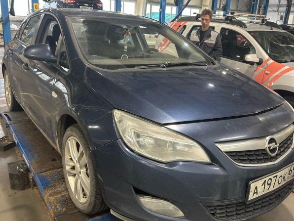 Opel Astra J с пробегом 2011 года, цена 270 000 рублей, 211000 км, хэтчбек, Автокод Объявления