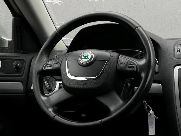 Skoda Octavia II (A5) Рестайлинг с пробегом 2012 года, цена 811 800 рублей, 205785 км, лифтбек, Автокод Объявления