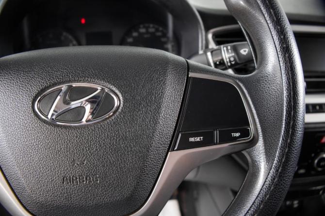 Hyundai Solaris II с пробегом 2018 года, цена 1 099 000 рублей, 364026 км, седан, Автокод Объявления