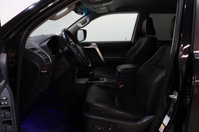 Toyota Land Cruiser Prado 150 Series Рестайлинг 2 с пробегом 2018 года, цена 6 000 000 рублей, 111252 км, внедорожник, Автокод Объявления