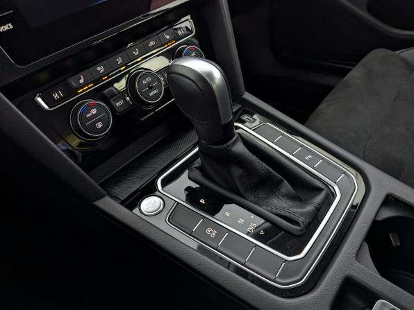Volkswagen Passat B8 Рестайлинг с пробегом 2020 года, цена 2 500 000 рублей, 33972 км, седан, Автокод Объявления