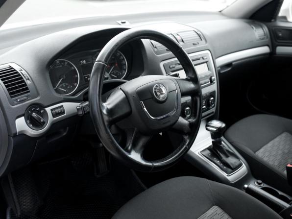 Skoda Octavia II (A5) Рестайлинг с пробегом 2012 года, цена 798 000 рублей, 258000 км, лифтбек, Автокод Объявления