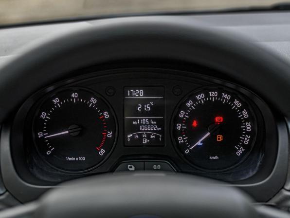 Skoda Rapid I с пробегом 2014 года, цена 1 030 000 рублей, 106741 км, лифтбек, Автокод Объявления