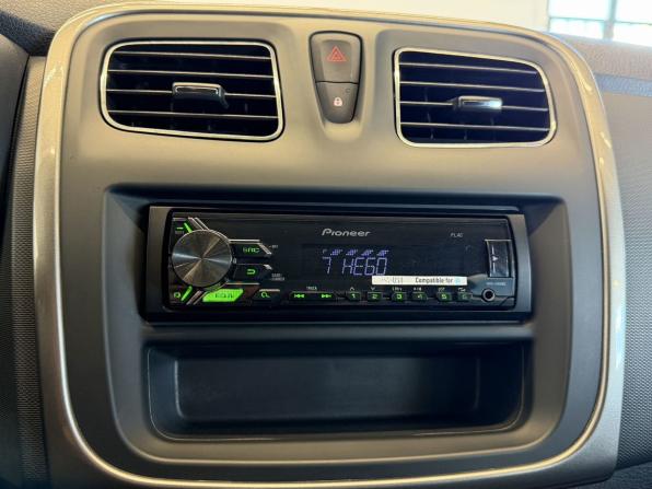 Renault Logan II с пробегом 2017 года, цена 730 000 рублей, 124500 км, седан, Автокод Объявления