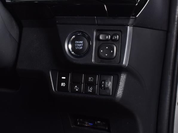Toyota Corolla XI (E160 E170) Рестайлинг 2 с пробегом 2019 года, цена 1 299 999 рублей, 137843 км, универсал, Автокод Объявления