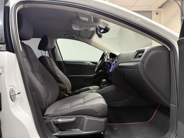 Volkswagen Jetta VI Рестайлинг с пробегом 2016 года, цена 1 272 000 рублей, 178880 км, седан, Автокод Объявления