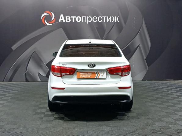 Kia Rio III Рестайлинг с пробегом 2016 года, цена 799 000 рублей, 160865 км, седан, Автокод Объявления