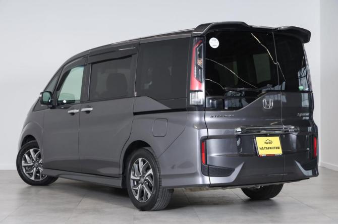 Honda Stepwgn V с пробегом 2015 года, цена 1 699 000 рублей, 130000 км, минивэн, Автокод Объявления