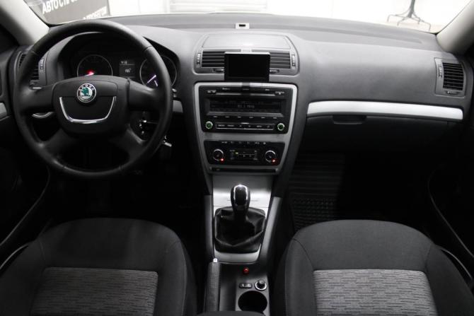 Skoda Octavia II (A5) Рестайлинг с пробегом 2012 года, цена 698 000 рублей, 189331 км, лифтбек, Автокод Объявления