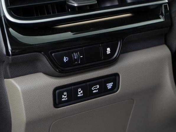 Kia Carnival IV Рестайлинг с пробегом 2025 года, цена 7 745 055 рублей, 49 км, минивэн, Автокод Объявления