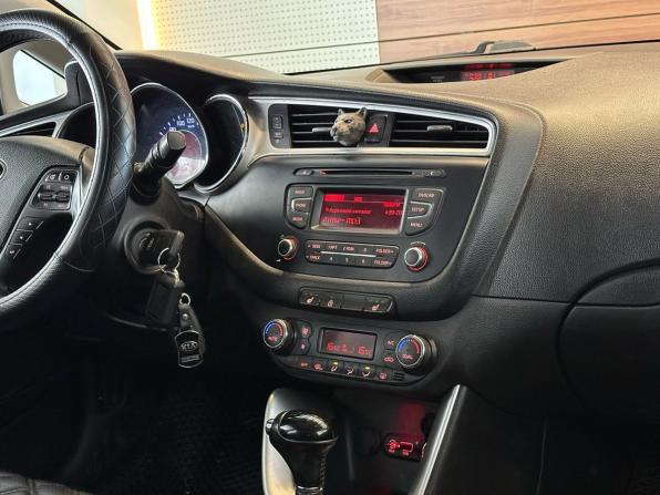 Kia Ceed II Рестайлинг с пробегом 2017 года, цена 1 369 990 рублей, 135471 км, универсал, Автокод Объявления