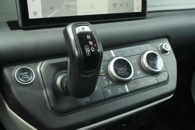 Land Rover Defender II с пробегом 2020 года, цена 4 096 000 рублей, 124747 км, внедорожник, Автокод Объявления