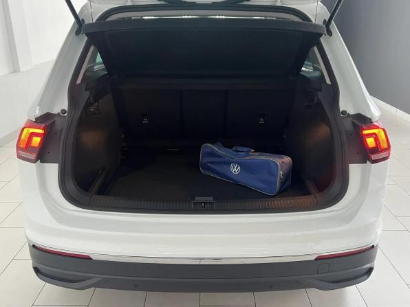 Volkswagen Tiguan II Рестайлинг с пробегом 2021 года, цена 3 399 000 рублей, 41628 км, внедорожник, Автокод Объявления