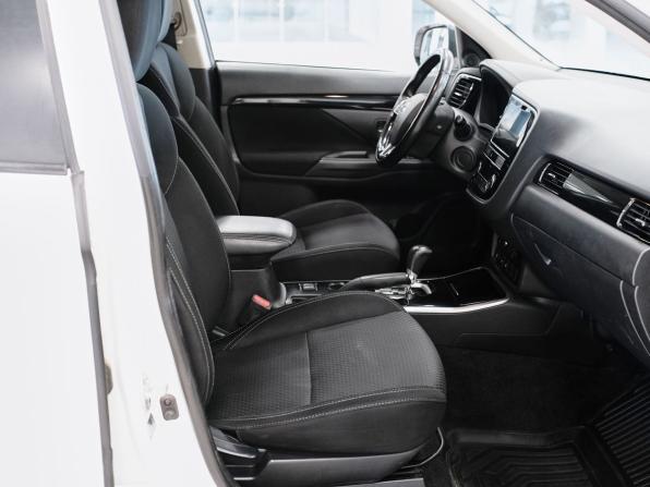 Mitsubishi Outlander III Рестайлинг 3 с пробегом 2018 года, цена 1 819 000 рублей, 136613 км, внедорожник, Автокод Объявления