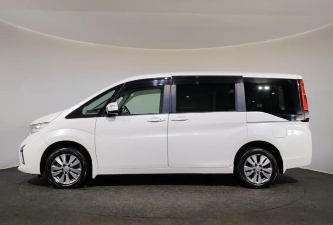Honda Stepwgn V с пробегом 2016 года, цена 1 870 000 рублей, 155200 км, минивэн, Автокод Объявления