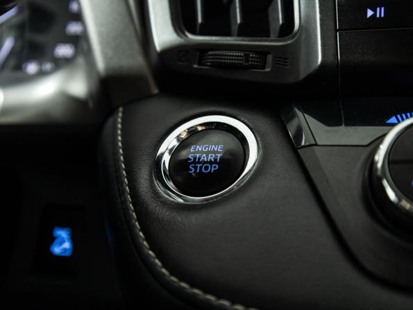 Toyota RAV4 IV (XA40) Рестайлинг с пробегом 2018 года, цена 1 949 700 рублей, 217030 км, внедорожник, Автокод Объявления