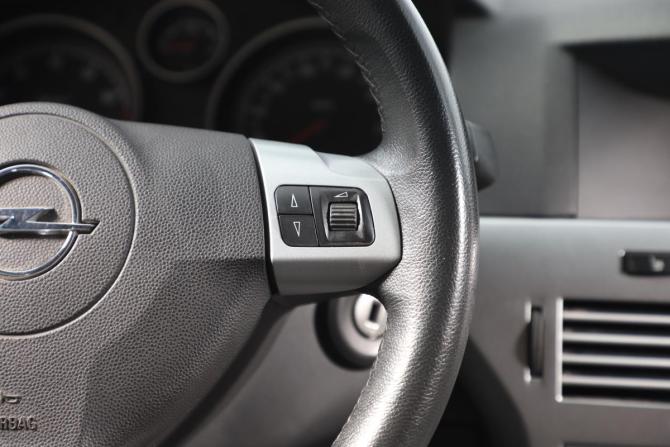 Opel Astra H Рестайлинг с пробегом 2013 года, цена 899 000 рублей, 108100 км, универсал, Автокод Объявления