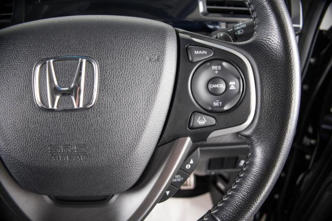 Honda Stepwgn V Рестайлинг с пробегом 2017 года, цена 2 619 000 рублей, 38640 км, минивэн, Автокод Объявления