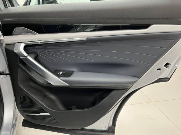 Geely Atlas II с пробегом 2023 года, цена 3 052 700 рублей, 2896 км, внедорожник, Автокод Объявления