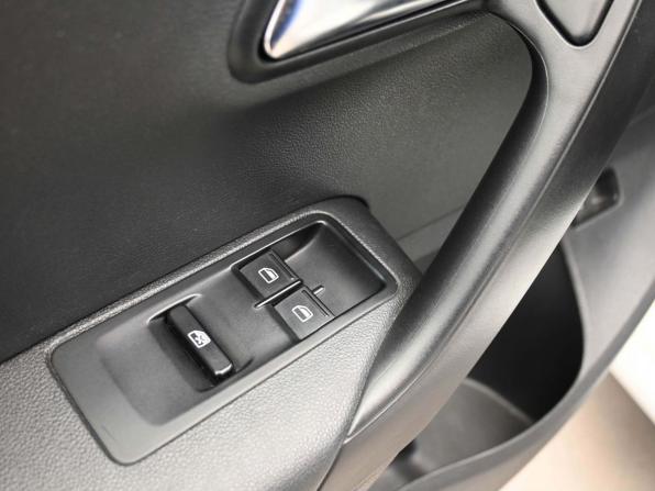 Volkswagen Polo V Рестайлинг с пробегом 2015 года, цена 929 000 рублей, 130656 км, седан, Автокод Объявления