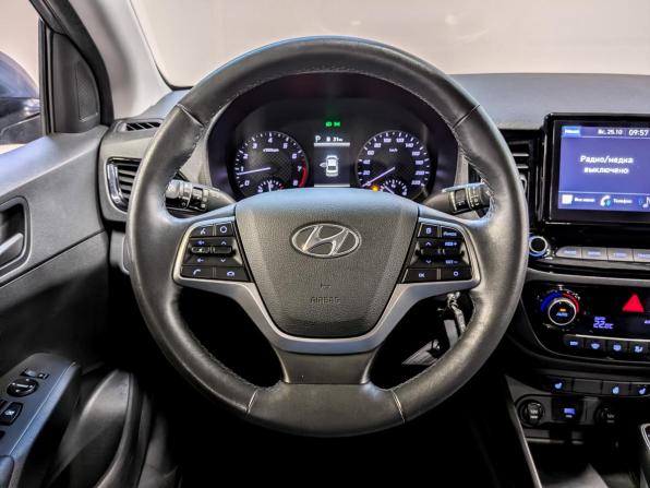 Hyundai Solaris II Рестайлинг с пробегом 2021 года, цена 1 715 000 рублей, 30505 км, седан, Автокод Объявления