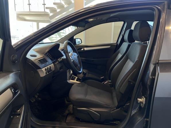 Opel Astra H Рестайлинг с пробегом 2008 года, цена 341 000 рублей, 228676 км, седан, Автокод Объявления