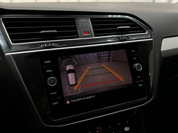 Volkswagen Tiguan II Рестайлинг с пробегом 2021 года, цена 2 399 000 рублей, 137889 км, внедорожник, Автокод Объявления