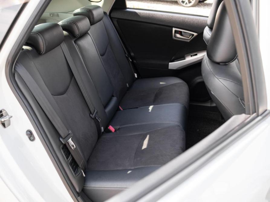 Toyota Prius III Рестайлинг (XW30) Сочи  - изображение 9