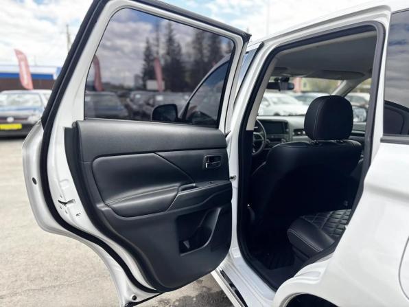 Mitsubishi Outlander III Рестайлинг 3 с пробегом 2022 года, цена 2 700 000 рублей, 49547 км, внедорожник, Автокод Объявления